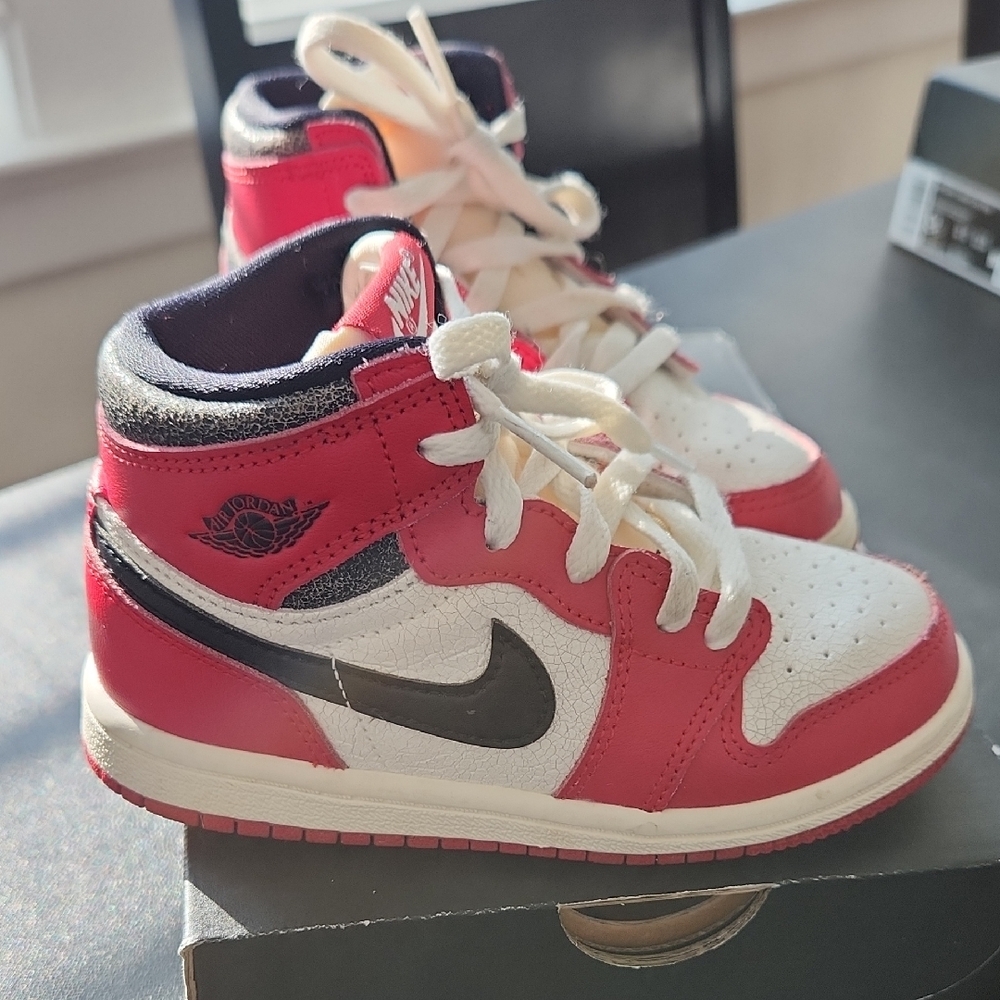 Air Jordan High OG Nike Kids Red, White, and Black Sneakers - Picture 2 of 7